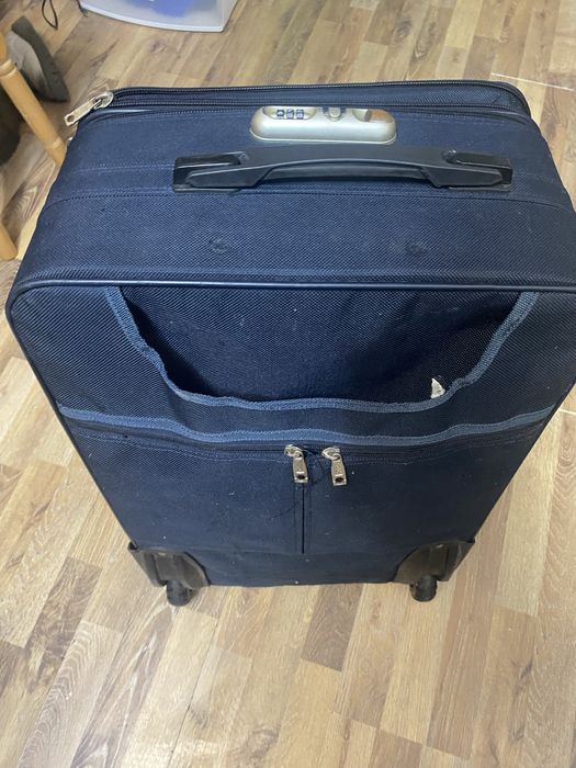 Чемодан дорожній