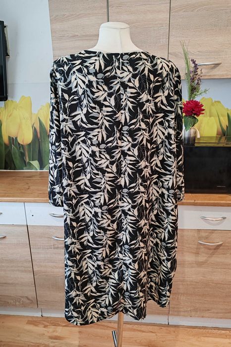 Lekka wizytowa sukienka Zizzi rozmia ok 46/48 poliester/elastan listki