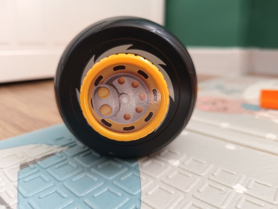 Ricky Zoom baza, trzy motory i opona wyrzutnia