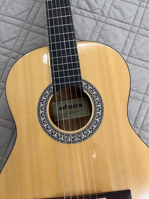 Guitarra clássica admira Alba 3/4