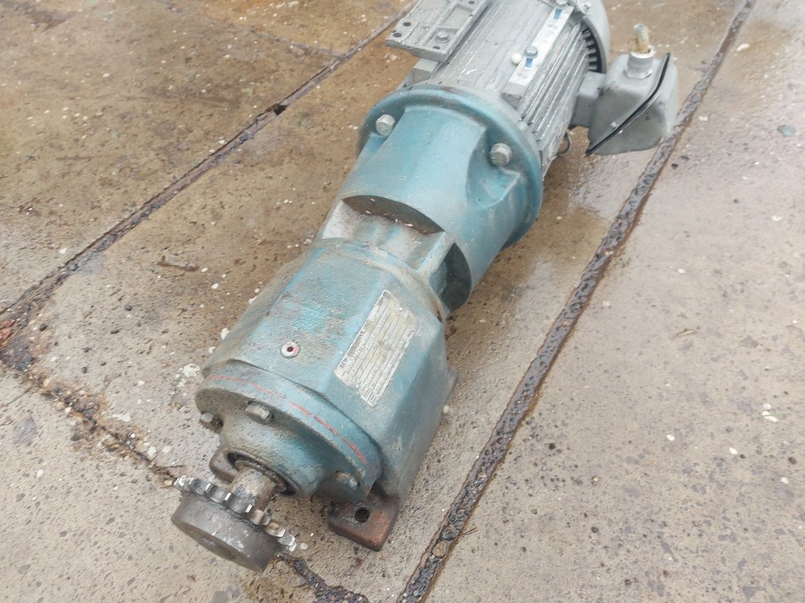 Sprzedam motoreduktor 56 obr 3.5kw