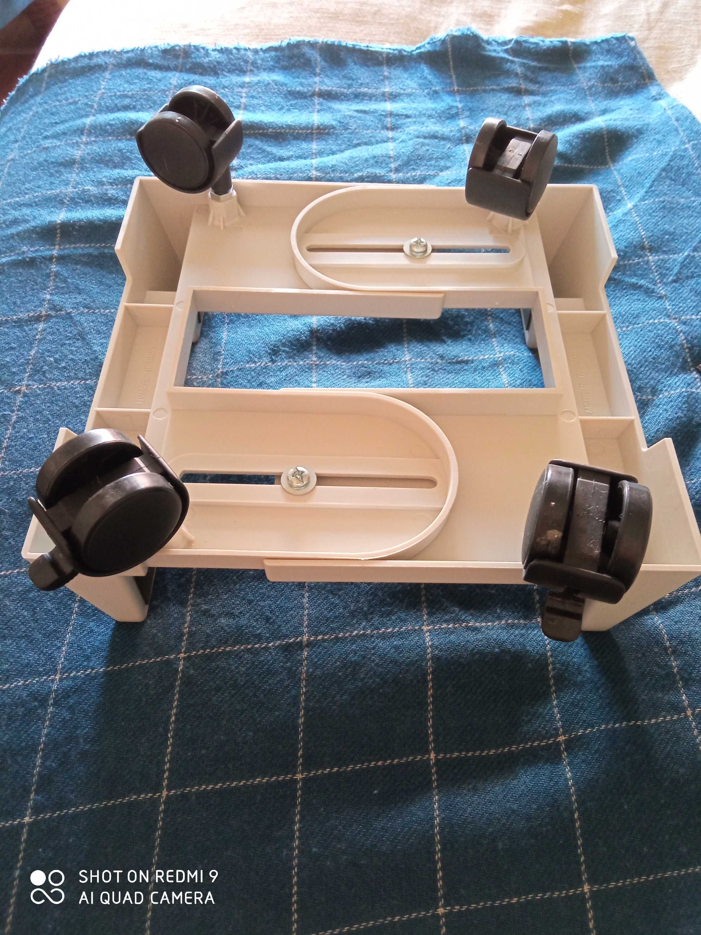 Base com Rodas para Computador