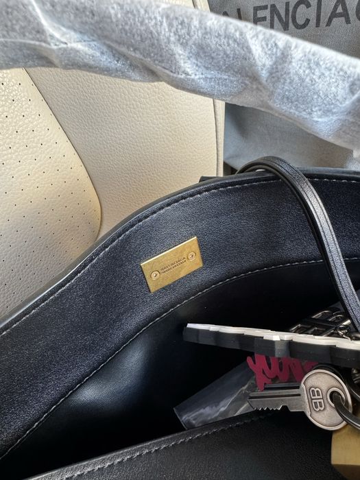 Вмістка жіноча трендова сумка Balenciaga Rodeo | 30 та 35 см брелок