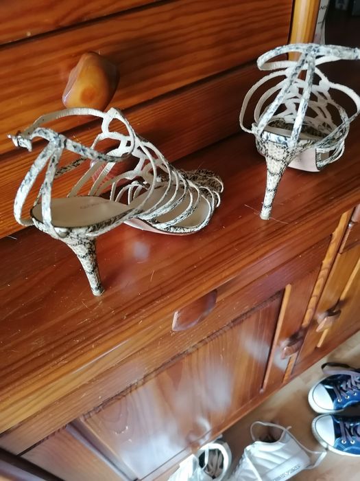 Sandálias de salto alto da Glória Ortiz