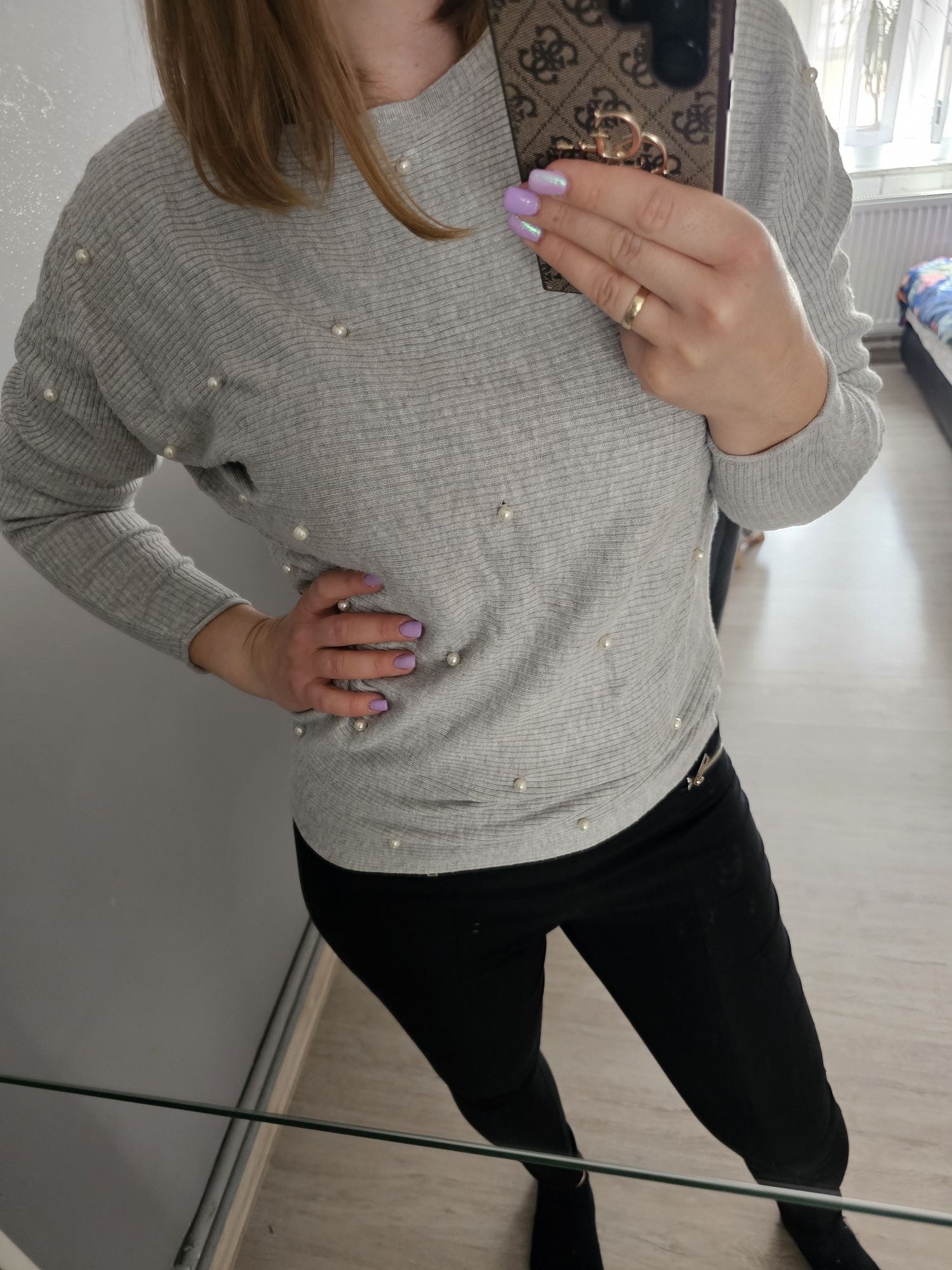 Sweter z perełkami