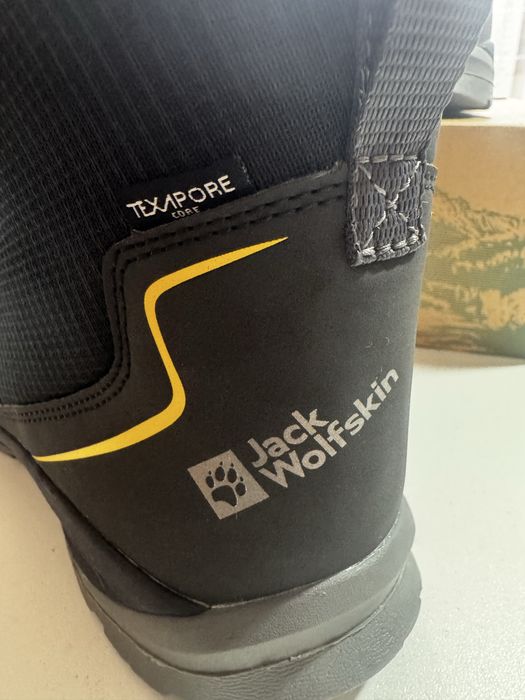 Нові зимові череаики ботінки,для хлопчика.Фірма Jack Wolfskin38 розмір