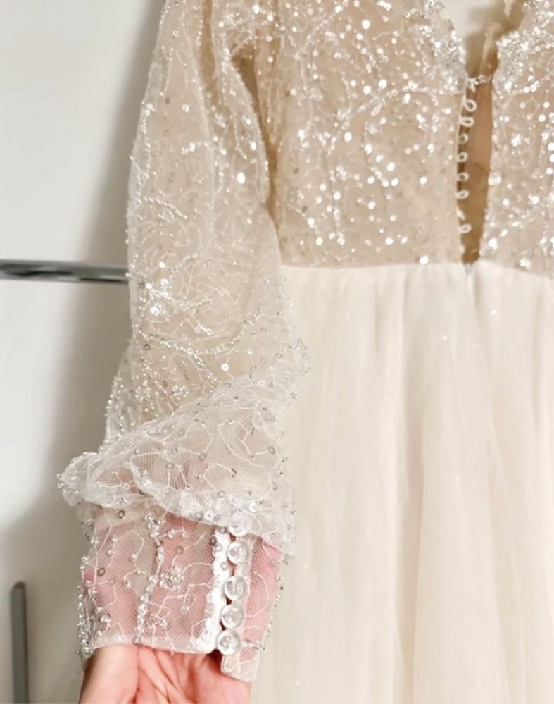 Suknia ślubna z rękawem