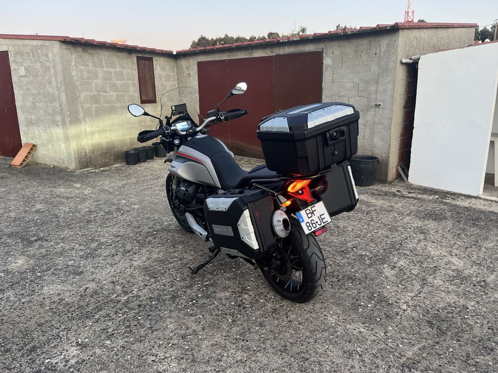 Moto Guzzi V850TT Travel