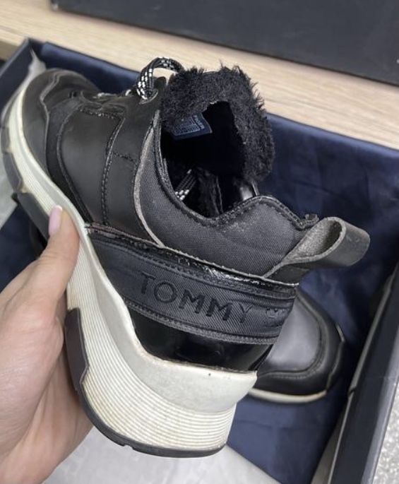 Утепленные кроссовки Tommy Hilfiger 37р