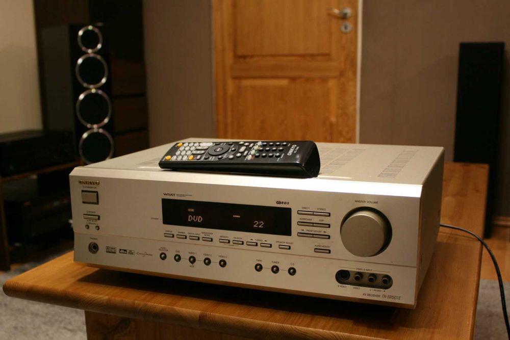 Amplituner Onkyo wzmacniacz 130 wat wejście optyczne do TV kino domowe