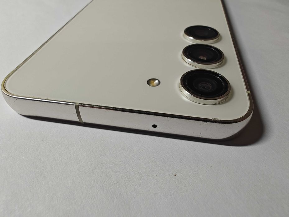 Смартфон Samsung Galaxy S23 SM-S911U1 128GB\8GB