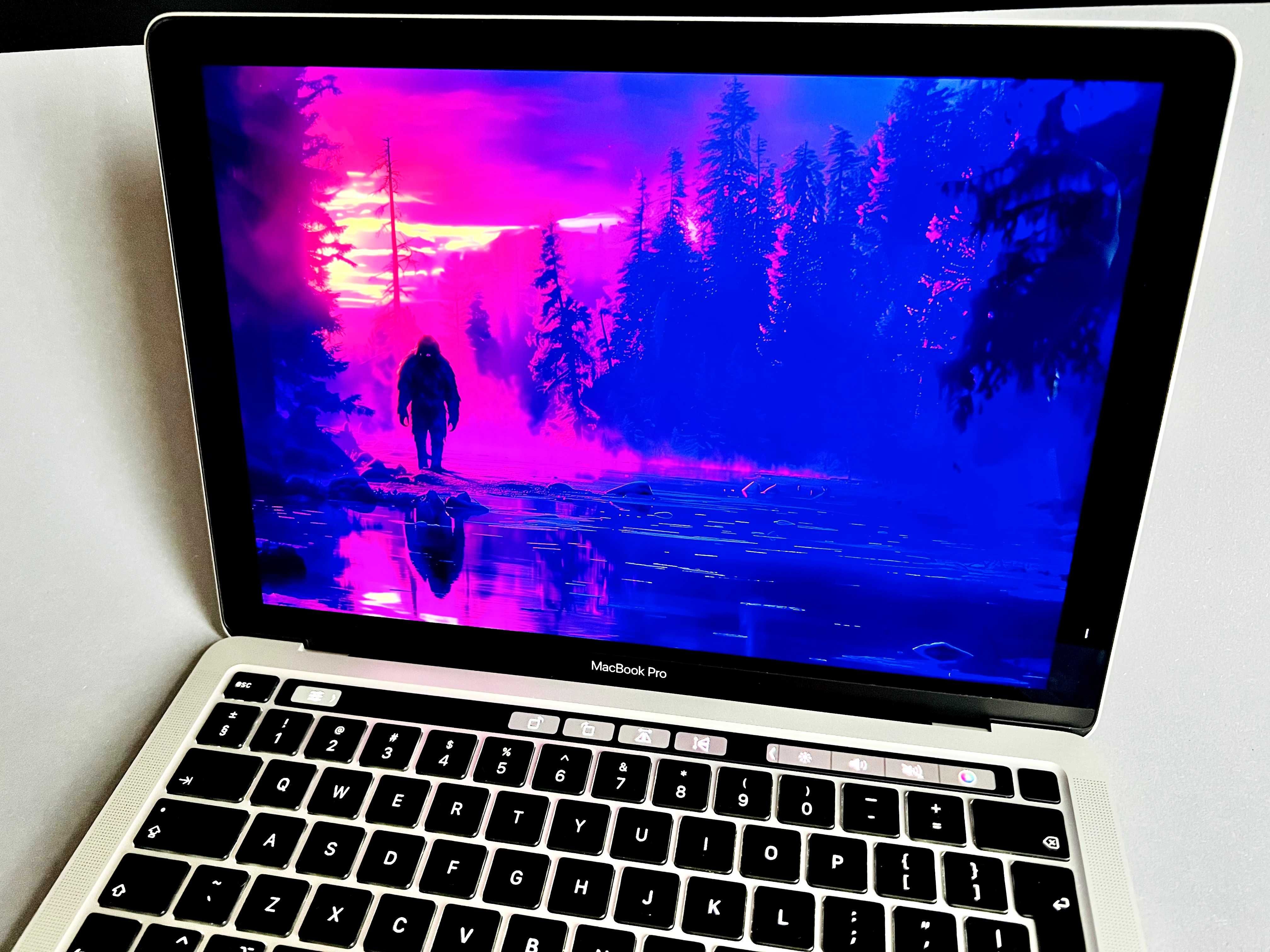 Macbook PRO 2020 16GB/1TB SSD, Touchbar, Intel Core i5