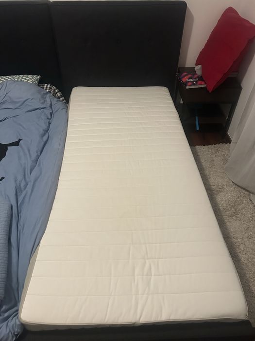 2 camas individuais com colchões – 0,9m x 2m – 160€