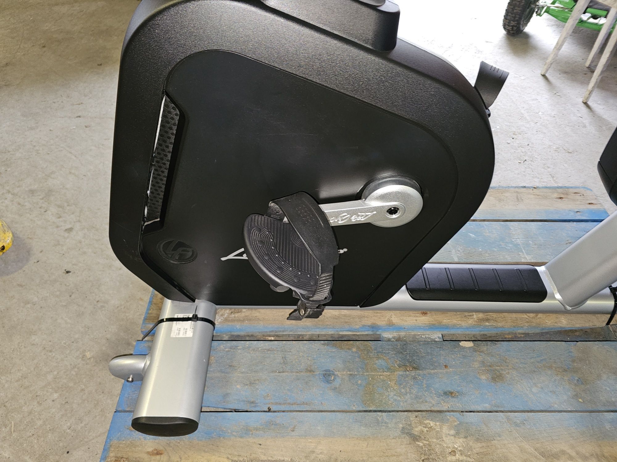 Rower Ppziomy  Life Fitness Recumbent Integrity  INRS SE3 Full HD
