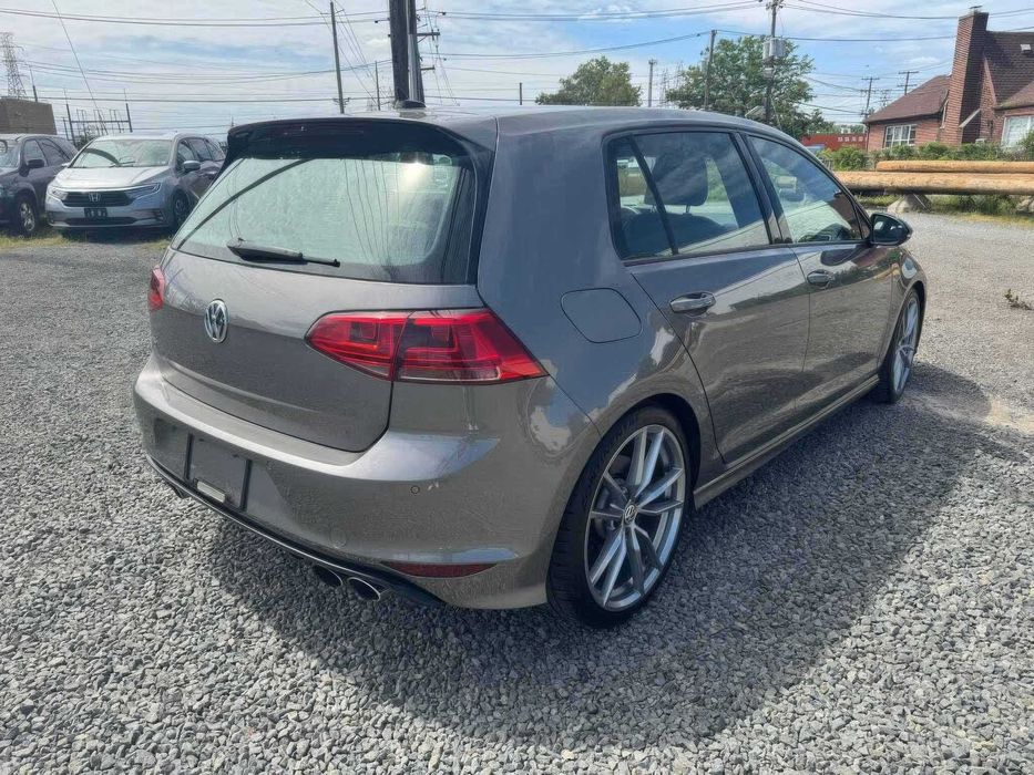 Volkswagen Golf R 4-Door AWD      2017