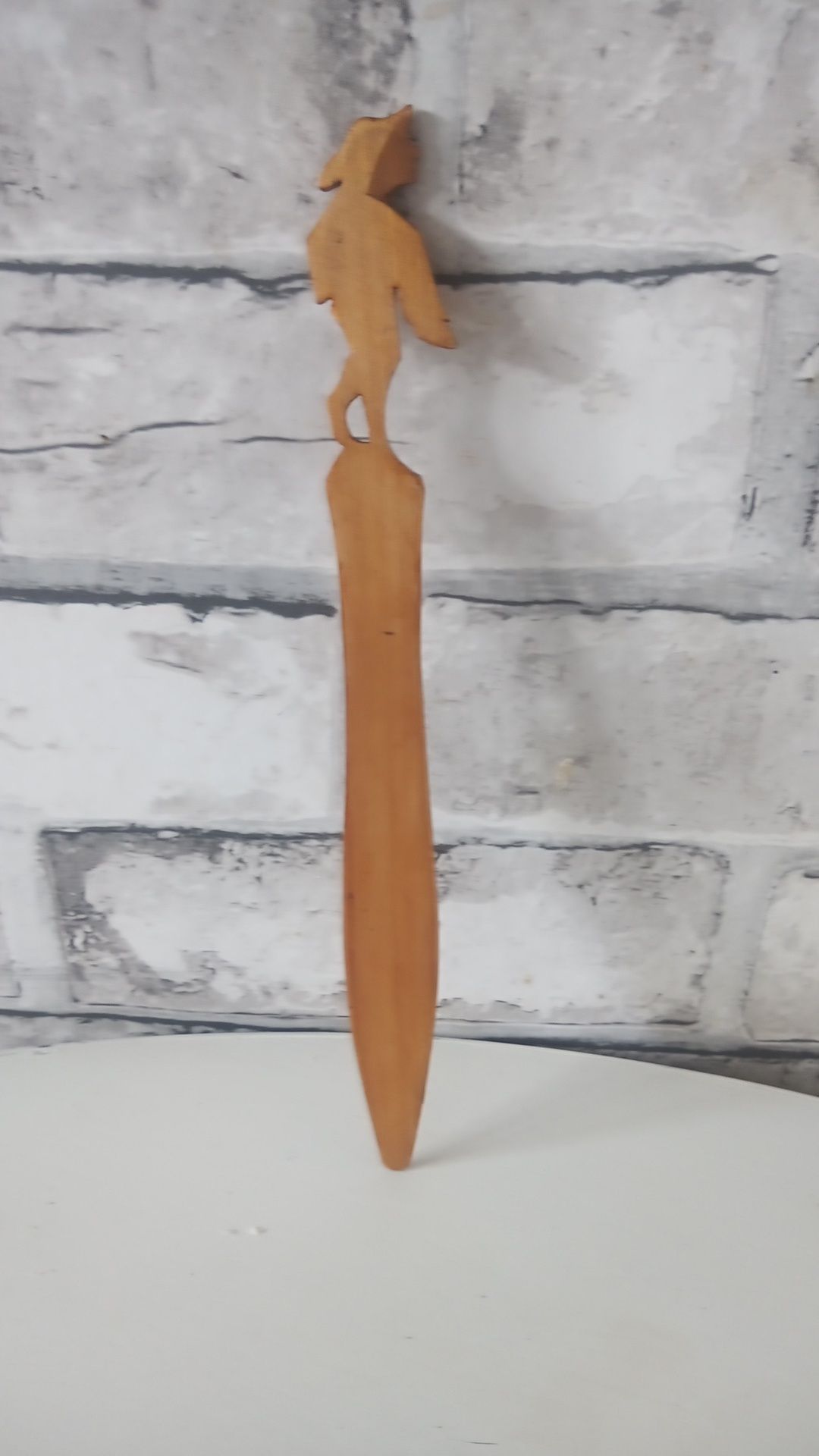 Drewniany nożyk do papieru