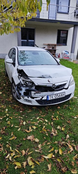 Opel Astra J 1.7 cdti po kolizji