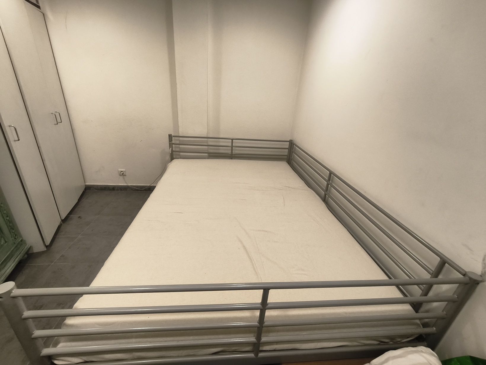 Cama casal com colchão