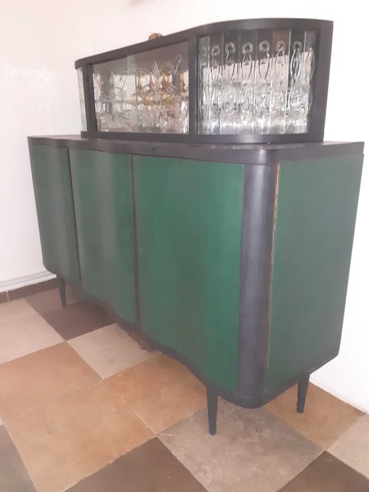 Kredens lata 50 po renowacji.