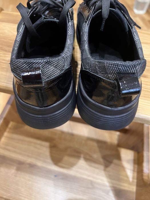 Жіночі туфлі на шнурівці