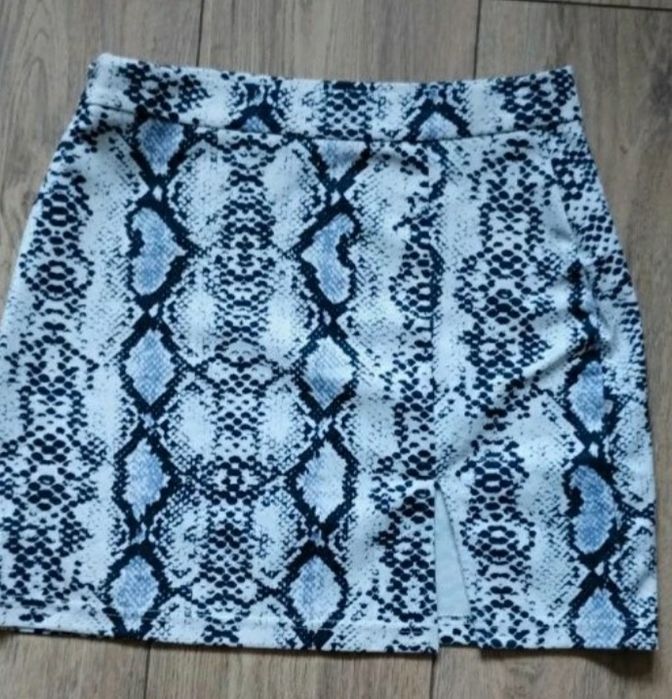 Spodnica wężowa  z rozcieciem roz S