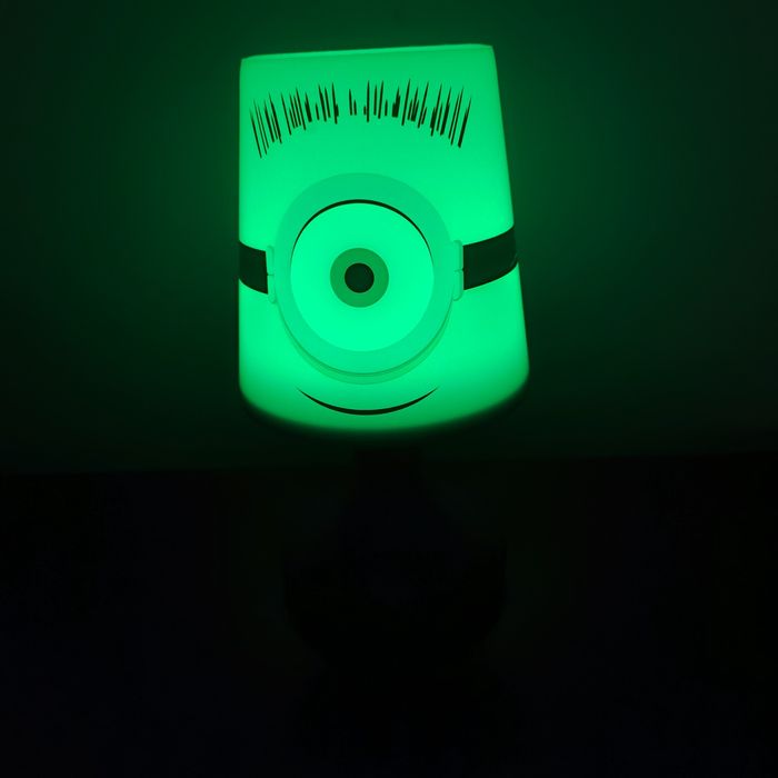 Lampka Minionek, zmienia kolor. Stan bardzo dobry. Na baterie.