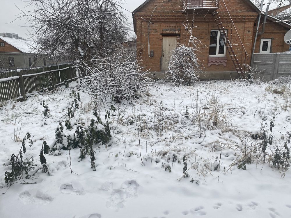 Половина будинку продам