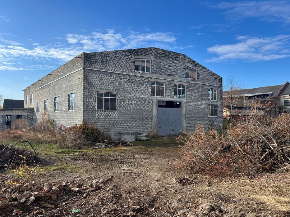 Склад, ангар, не житлове виробниче приміщення