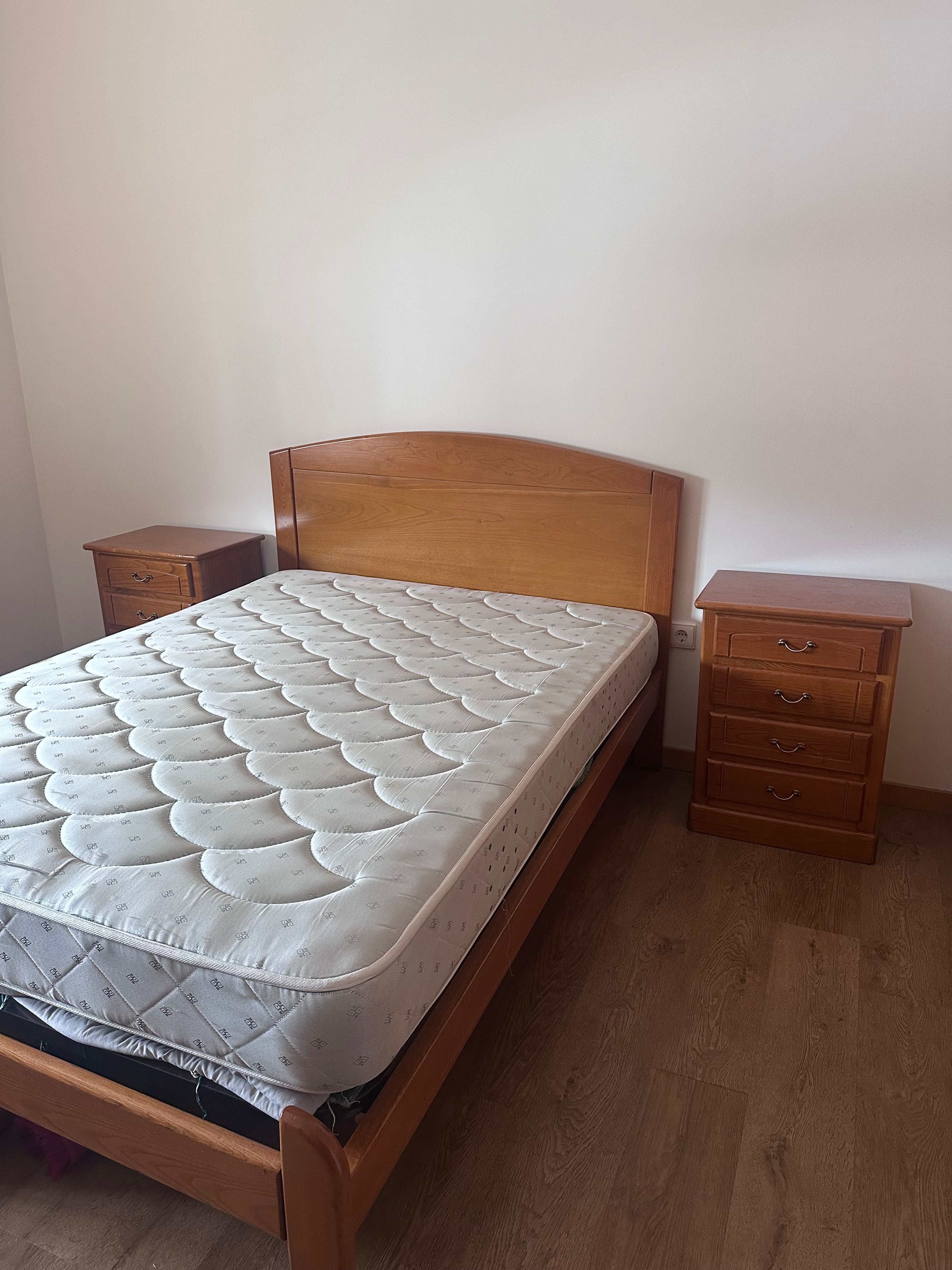 Quarto completo em madeira
