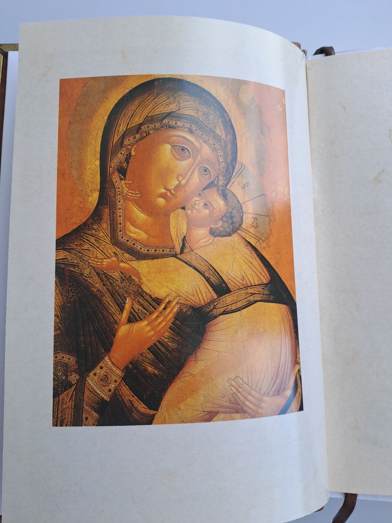 Продам книгу Біблія