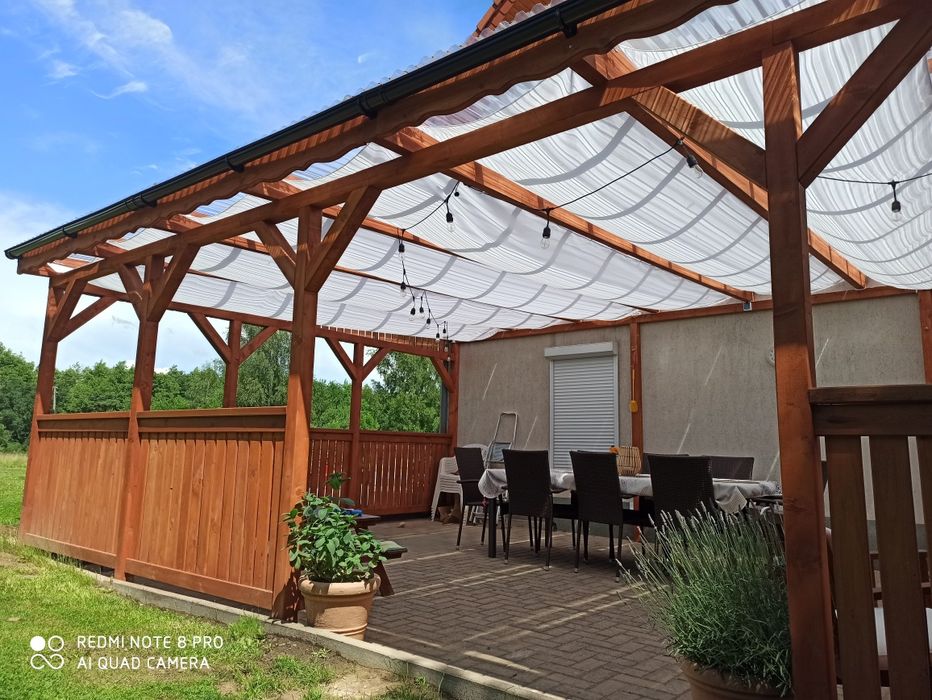 Wiaty tarasy stajnie dla koni.