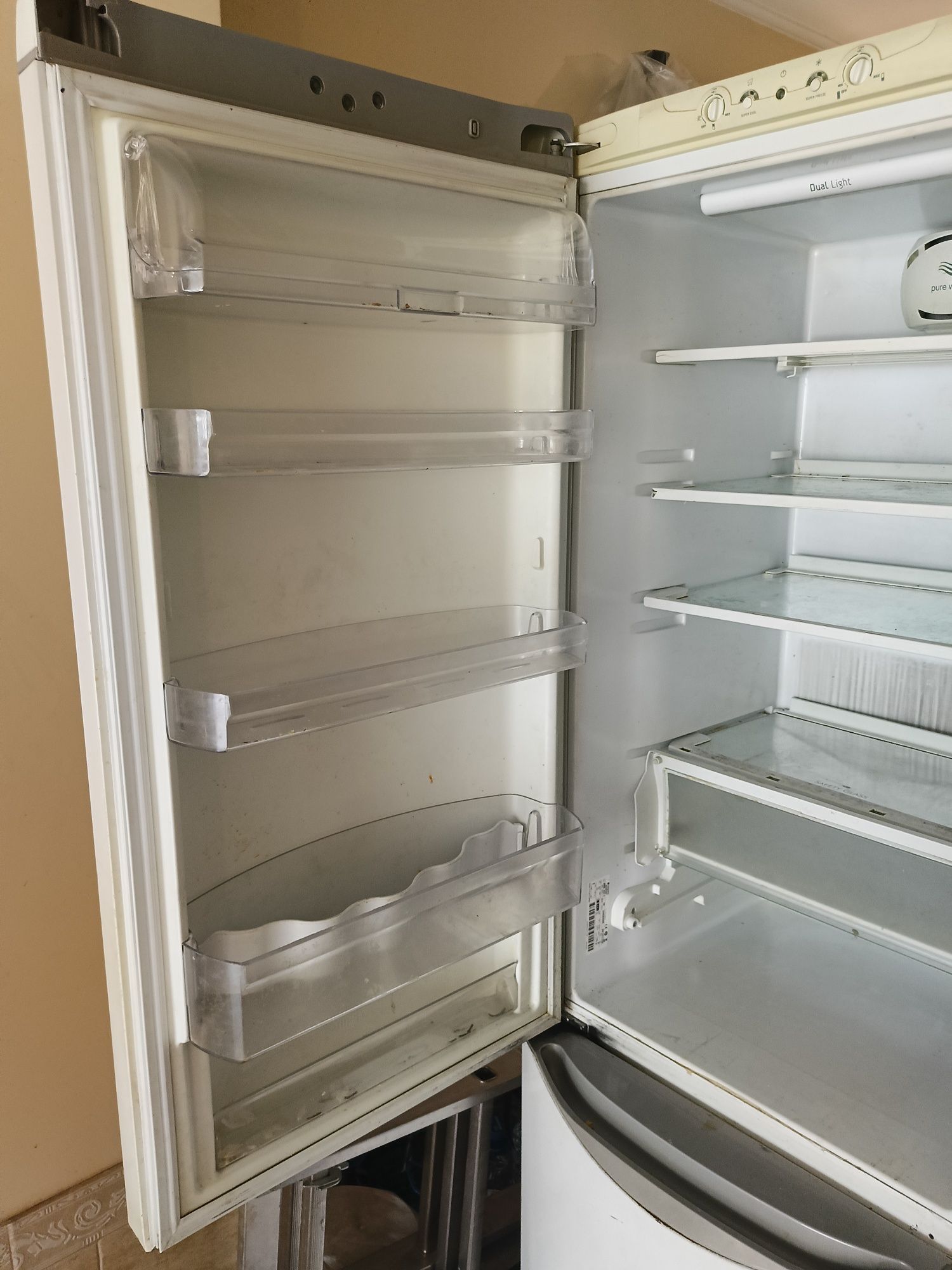 Холодильник Hotpoint Ariston