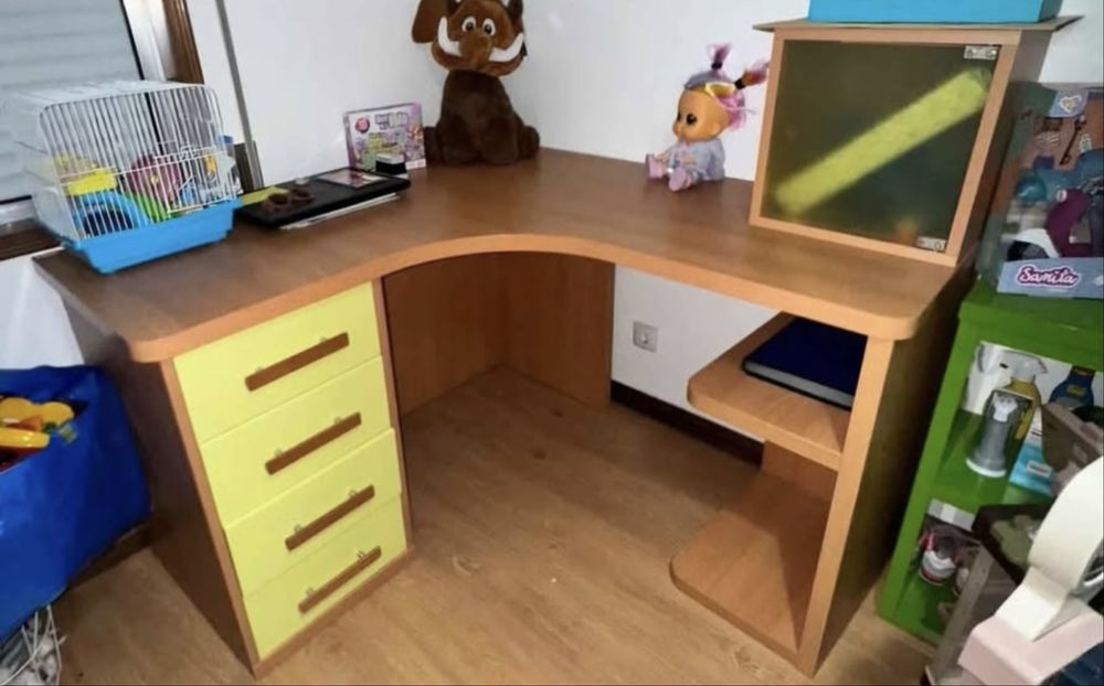 Quarto completo cama guarda vestidos secretaria movel