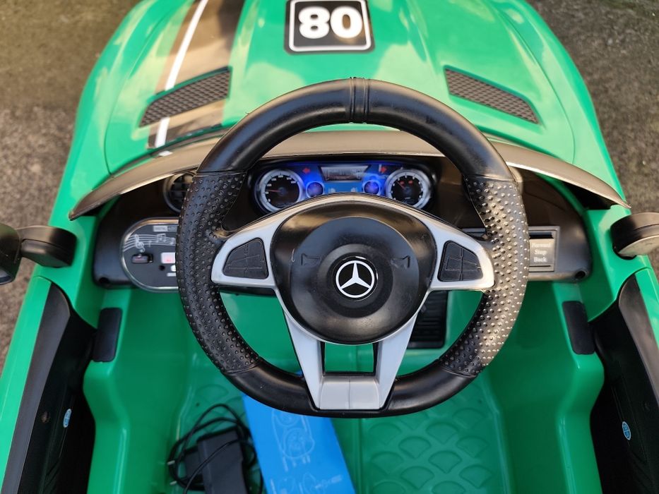 Дитячий електромобіль