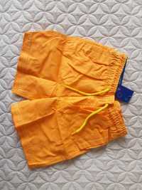 Pomaranczowe spodenki dla chłopca do pływania