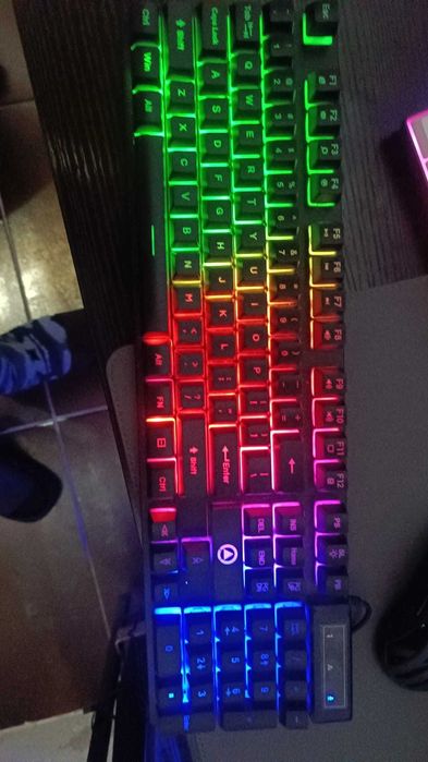 Teclado Gamer 100% (Completo Numérico) RGB - Impecável, negociável