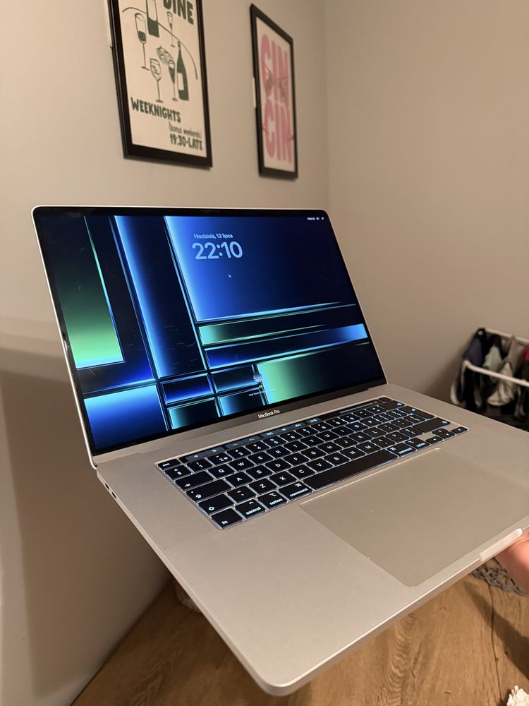 MacBook Pro 16" | Intel Core i9 | 16 GB RAM | SSD
