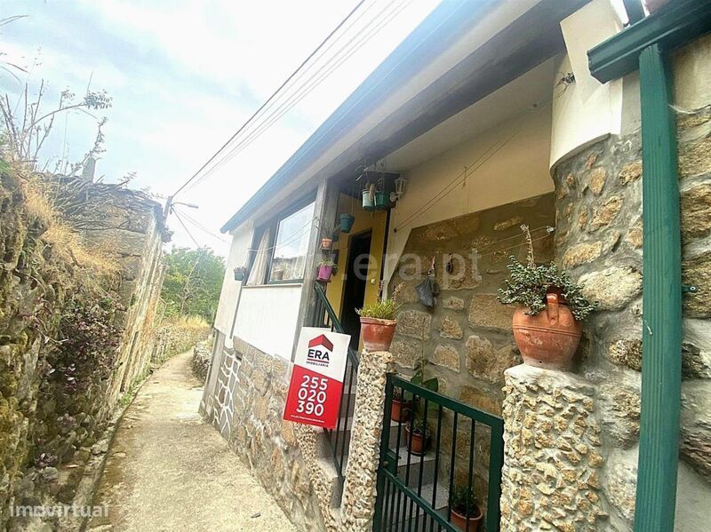 Moradia T1 / Resende, Freigil e Miomães