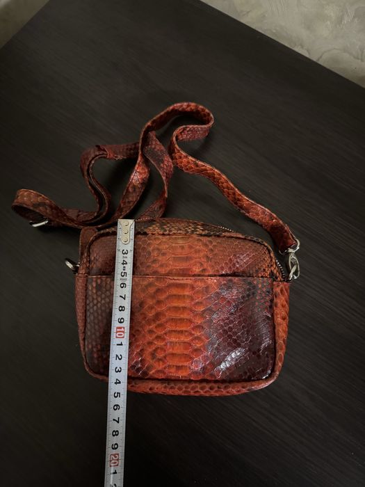 Шкіряна сумочка з зміїної шкіри