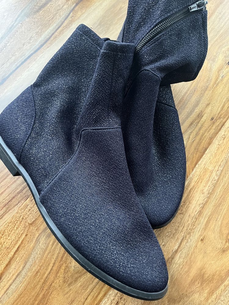 Zara buty brokatowo-granatowe za kostkę