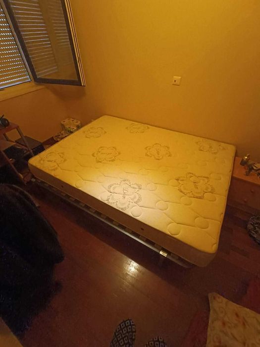 Estrado e colchão novo, 200x140, comprado em Outubro de 2022