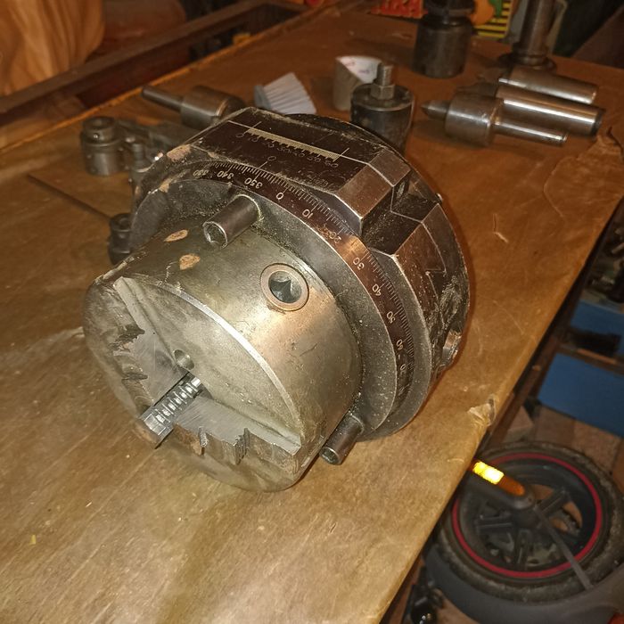 Патрон токарный с эксцентриком 160