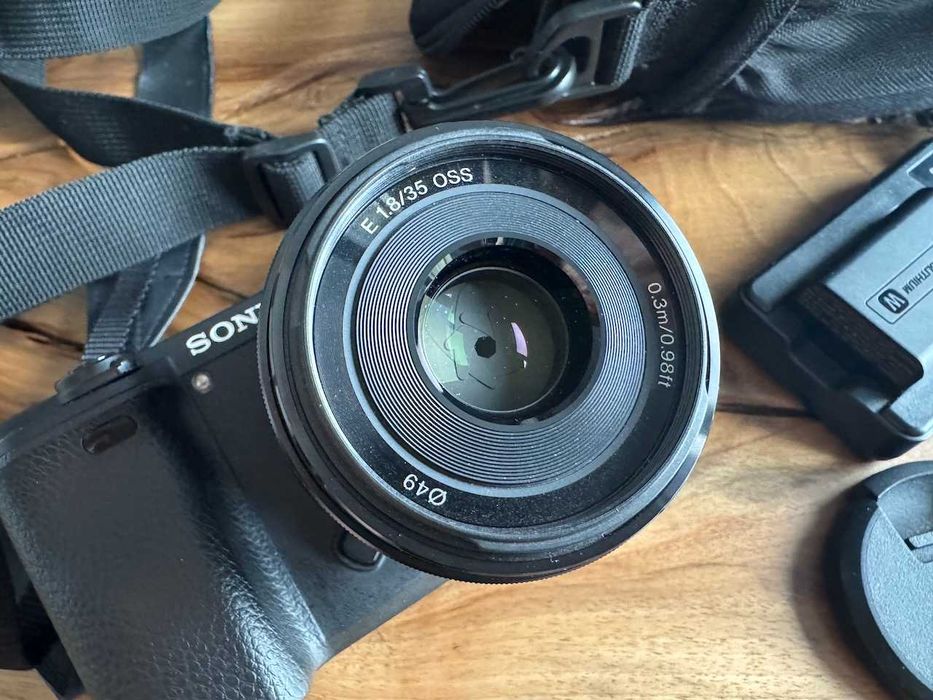 Sony a6300 body ILCE6300 + obiektyw Sony E 35mm f/1.8