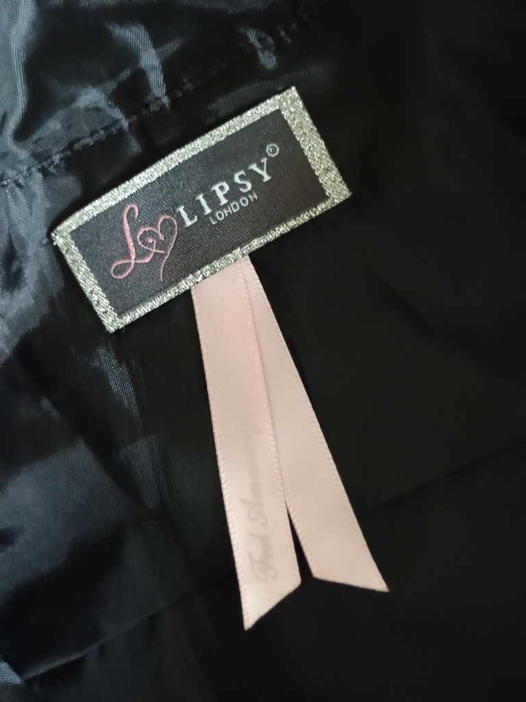 Sukienka na jedno ramię Lipsy
