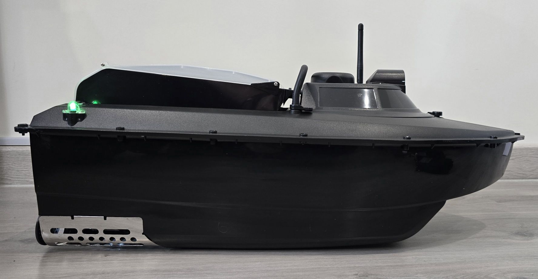 Łódka zanętowa Jabo 2CG Gps Autopilot Echosonda