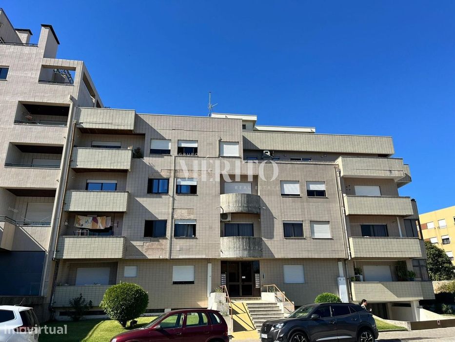 T1+1 Remodelado com Garagem Fechada - Moderno e Equipado