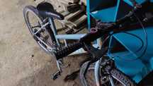 Bicicleta usada pneu traseiro furado