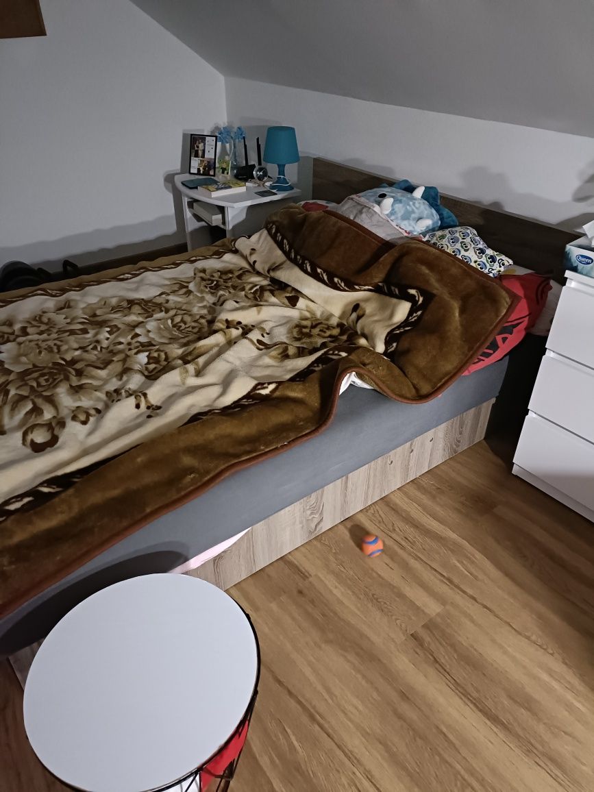 Sprzedam meble do pokoju dziecięcego białe łóżko i szafy komody regały