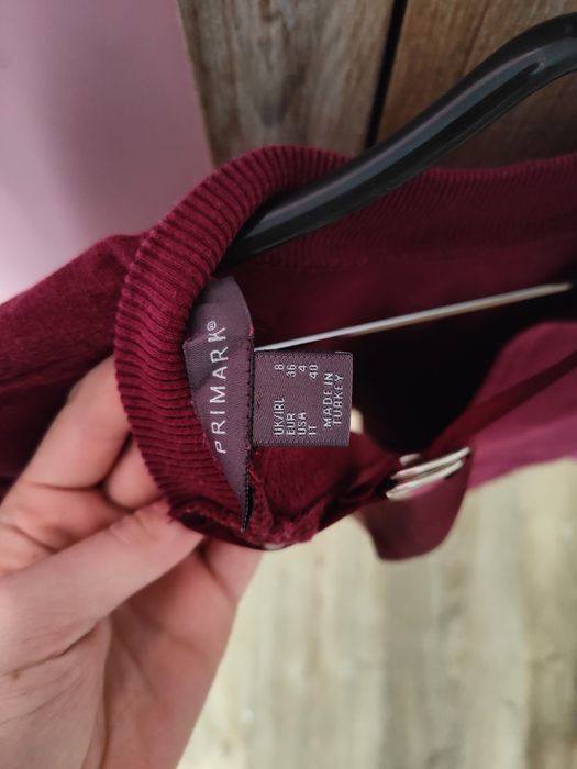 Стильний бордовий светр Primark