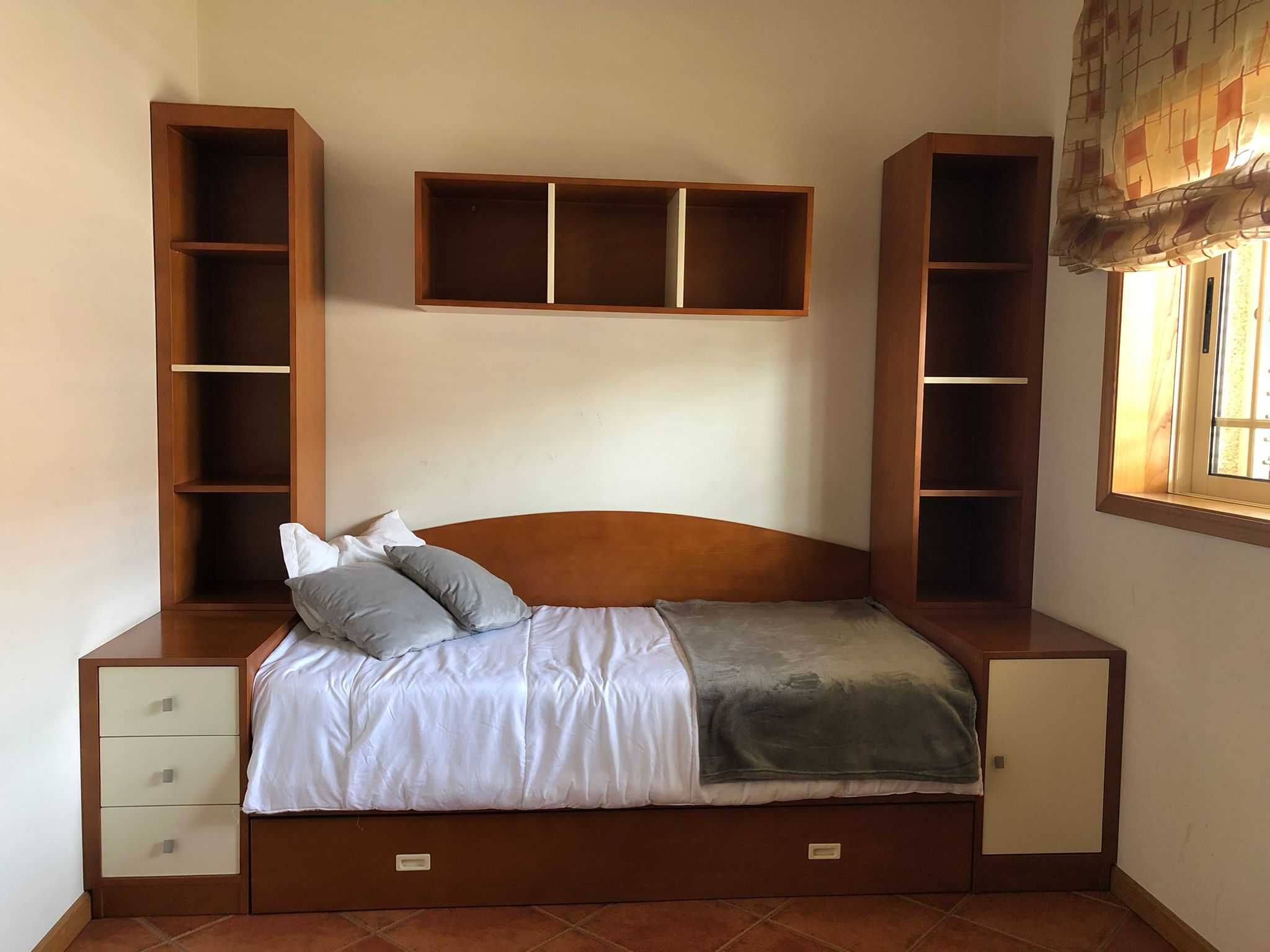 Quarto tipo studio (colchão incluído) em carvalho
